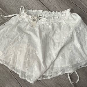 White aerie skirt with flower design- size xs